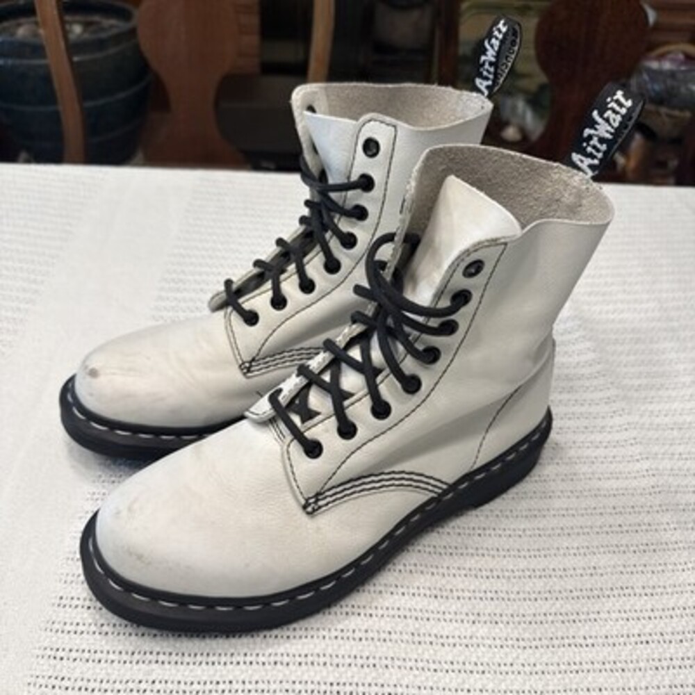 Sr. Martens 1460 Leathe Combat Boot Pascal White/Black Women’s 9